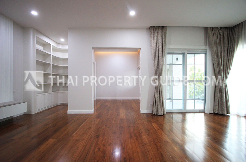 House with Private Pool in Sukhumvit 